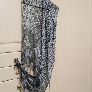 Vintage Sheer Leopard Print Fringe Scarf in Gray And Black